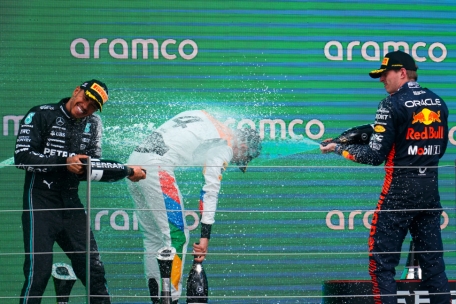 Formel 1 / Verstappen gewinnt das Rennen – Norris alle Herzen