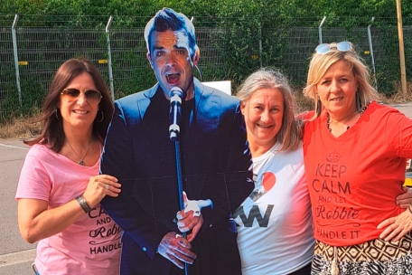 Für Michèle Bressanutti (l.) aus Düdelingen und Carole Gross aus Frisingen (r.) ist es nicht das erste Robbie-Williams-Konzert