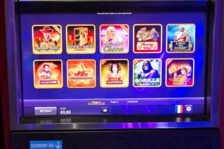 Auf den Spielautomaten der Loterie Nationale ist klar gekennzeichnet, dass Jugendliche unter 18 nicht spielen dürfen