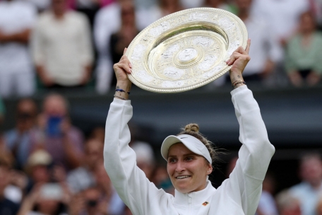 Tennis / Von der Touristin zur Titelträgerin: Vondrousova siegt in Wimbledon