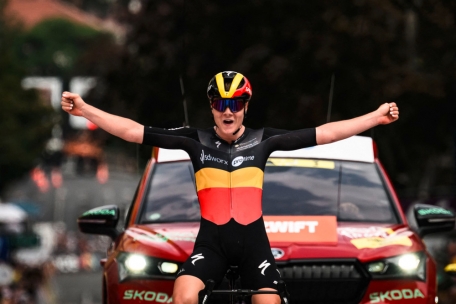 Radsport / Tour de France Femmes: Kopecky nach Alleingang in Gelb