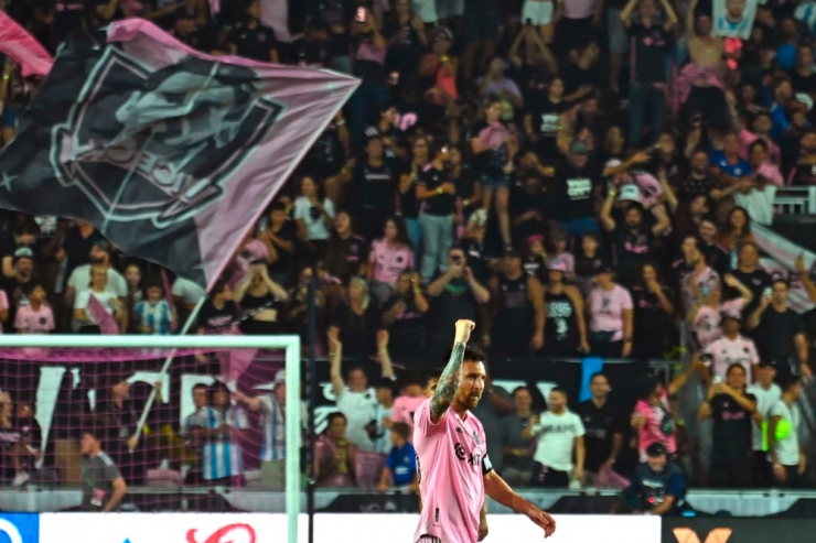 Fußball / „Er ist kein Mensch“: Messi mit Traumdebüt in der MLS