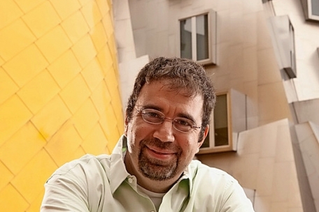 Daron Acemoglu, Professor für Wirtschaftswissenschaften am MIT, ist Co-Autor (mit Simon Johnson) von „Power and Progress: Our Thousand-Year Struggle Over Technology and Prosperity“ (PublicAffairs, Mai 2023).