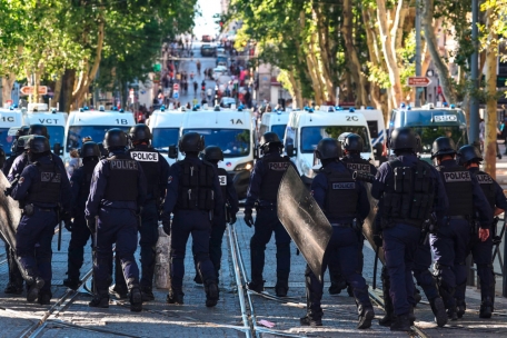 France / Crise entre la police, la justice et l’exécutif: la mise en détention provisoire d’un policier en cause