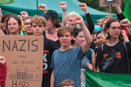 Über 2.000 Akteure verschiedener Initiativen protestieren gegen den Bundesparteitag der AfD