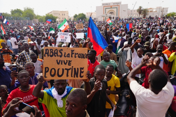 Niger / Putschisten weiten Festnahmen aus