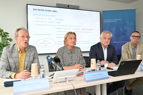 V.l.n.r.: Ernährungswissenschaftler Torsten Bohn, Ministerin Paulette Lenert, Regierungsrat Marc Fischer und der Geschäftsführer des Luxembourg Institute of Health, Ulf Nehrbass