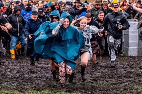 Wacken Open Air / Regen und Schlamm: Tausenden Metalfans wird Zutritt zum Festivalgelände verweigert