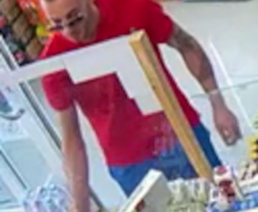 Gestohlene Kreditkarte / Polizeiaufruf: Wer kennt diese Person?