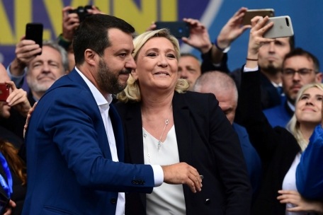 „We are a happy family“: Italiens Lega-Boss Matteo Salvini und Frankreichs Rassemblement-national-Ikone Marine Le Pen 2019 in Mailand