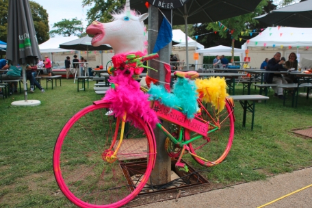 Dorffest in Bartringen / Farbenfrohes Treiben trotz nassem Wetter