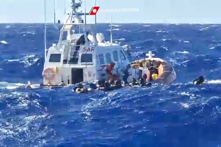 Italienische Küstenwache bei einer Rettungsaktion Anfang August