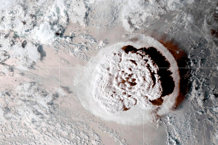 Vulkan-Eruption / Ozonloch über der Antarktis bildet sich früher als bisher