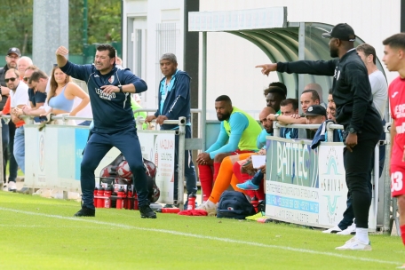 Zwei Trainer, zwei unterschiedliche Wege: Carlos Fangueiro (l.) und Yannick Kakoko an der Seitenlinie