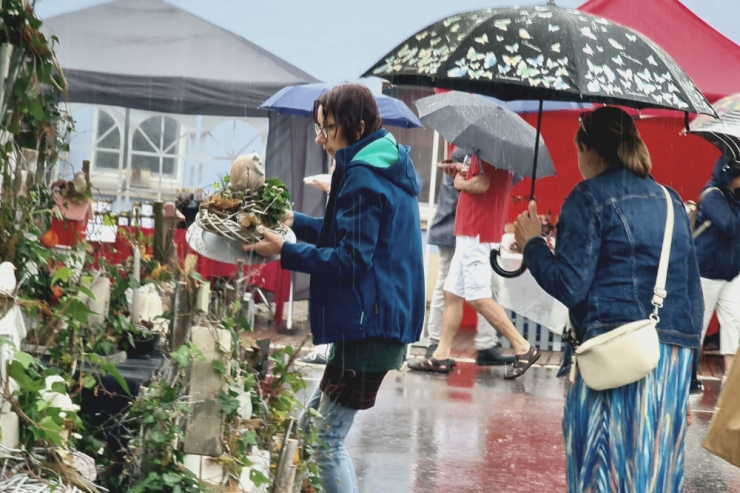 Greiweldingen / Regenschirme statt Sonnenbrille: Viele Besucher beim 39. Léiffrawëschdag