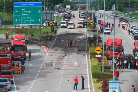 Malaysia / Mindestens zehn Tote bei Absturz von Kleinflugzeug auf Straße in Malaysia