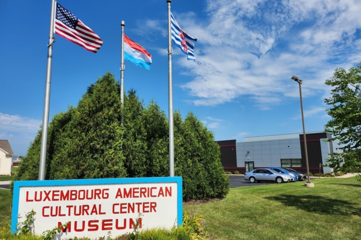 Lënster Lycée / Small parts of Luxembourg in the United States (1)