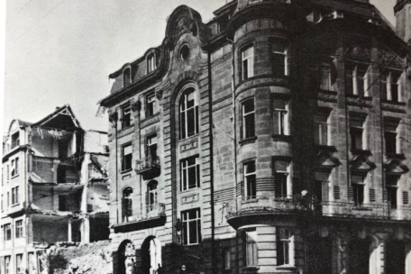 Le 9 août 1945 une bombe détruit l’Hôtel Staar (anciennement „Grand Bazar Champagne“)