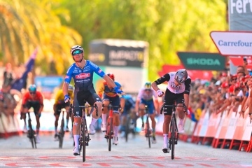 Vuelta / Groves sprintet zum Etappensieg, Evenepoel verteidigt Rot