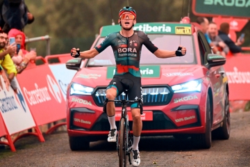 Vuelta / Kämna macht Etappen-Triple perfekt, Kuss trägt Rot