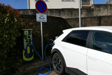 Differdingen / Aufladen nur mit Parkschein – Chargy-Stationen auf kostenpflichtigen Parkplätzen