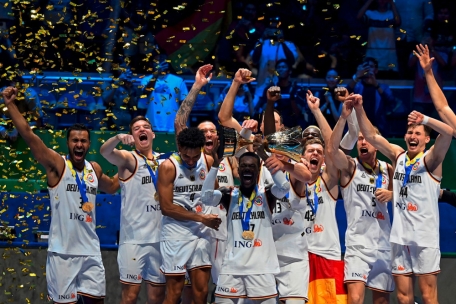 Die deutschen Basketballer in Partystimmung