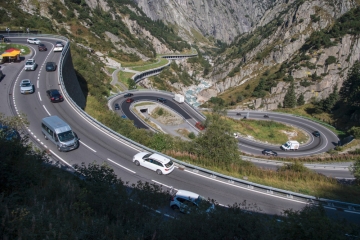 Schweiz / Riss in Tunneldecke: Gotthard-Straßentunnel in der Schweiz gesperrt
