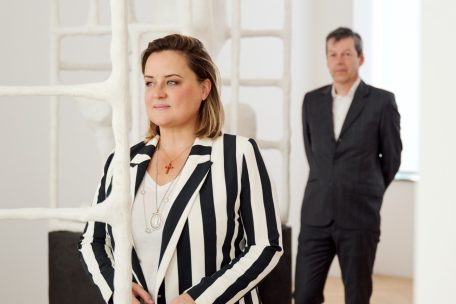 Mit der neuen Direktorin Caroline von Reden, die auf Alex Reding (r.) folgt, hat sich Luxembourg Art Week wieder etwas einfallen lassen