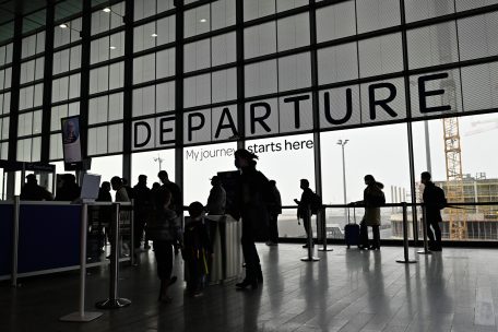 Wetterlage / Orkan „Ciarán“ hat erste Auswirkungen auf Luxemburg: Gestrichene Flüge am Luxairport