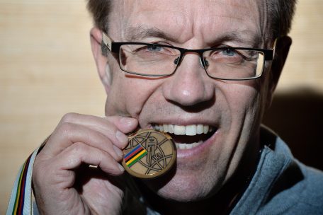 Claude Michely mit der Bronzemedaille, die er 1985 bei der WM in München gewann