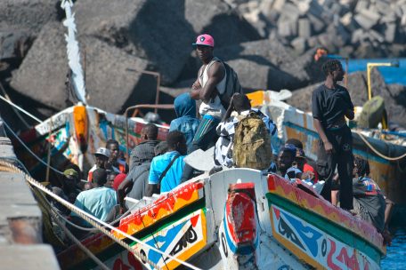 Flüchtlingsrekord auf den Kanaren / Wie die kleine Insel El Hierro zum neuen Lampedusa im Atlantik wurde