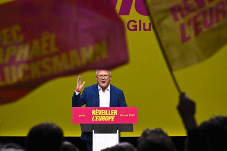 Der Spitzenkandidat aus Luxemburg bei einer Wahlkampfveranstaltung bei den französischen Sozialisten in Paris