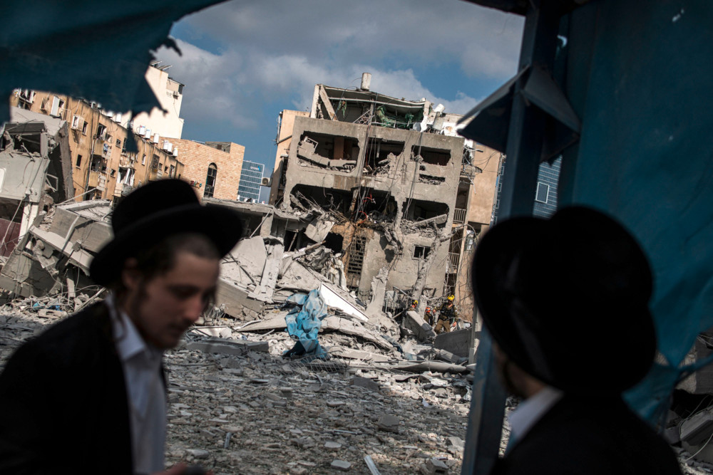 Israel/Iran-Konflikt / Angriffe mit unverminderter Härte – Staatssender in Teheran angegriffen