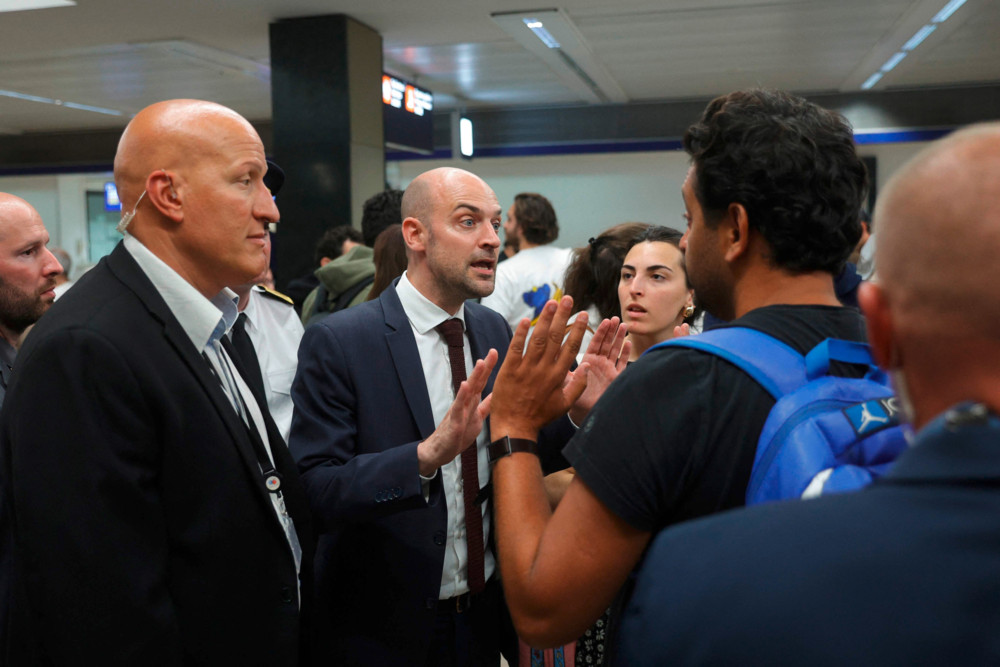 Nahost / Frankreich will zu Evakuierung von Staatsbürgern aus Israel Militärmaschinen einsetzen