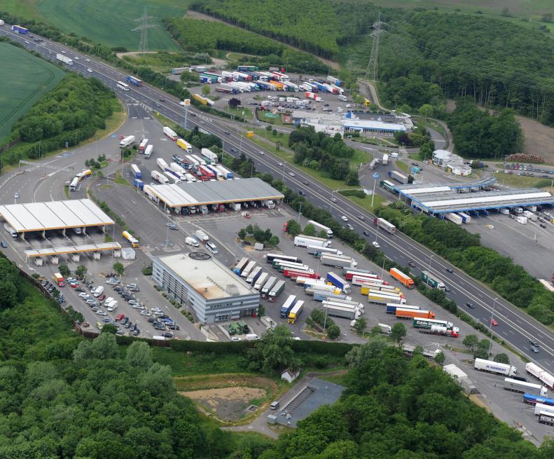 Das Kraftstoffmonster an der A3