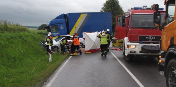 16-Jährige stirbt bei Zusammenstoß