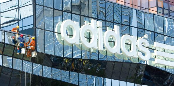 Adidas wächst stärker als erwartet