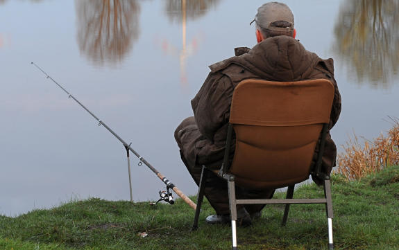 Betrunkene Angler prügeln drauf los