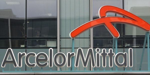 ArcelorMittal stürzt ab