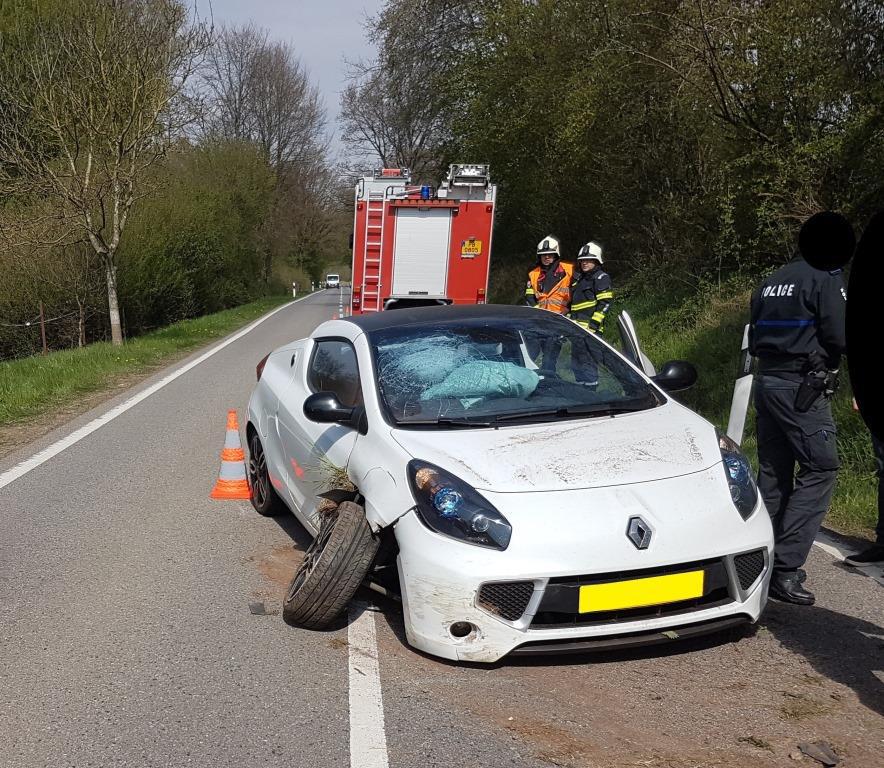 Auto überschlägt sich – Fahrer unverletzt