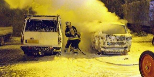 Geländewagen in Flammen