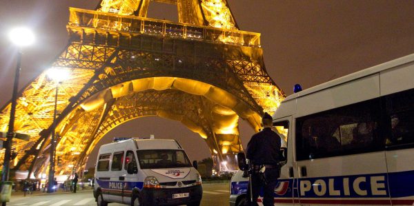 Besucher vom Pariser Eiffelturm evakuiert