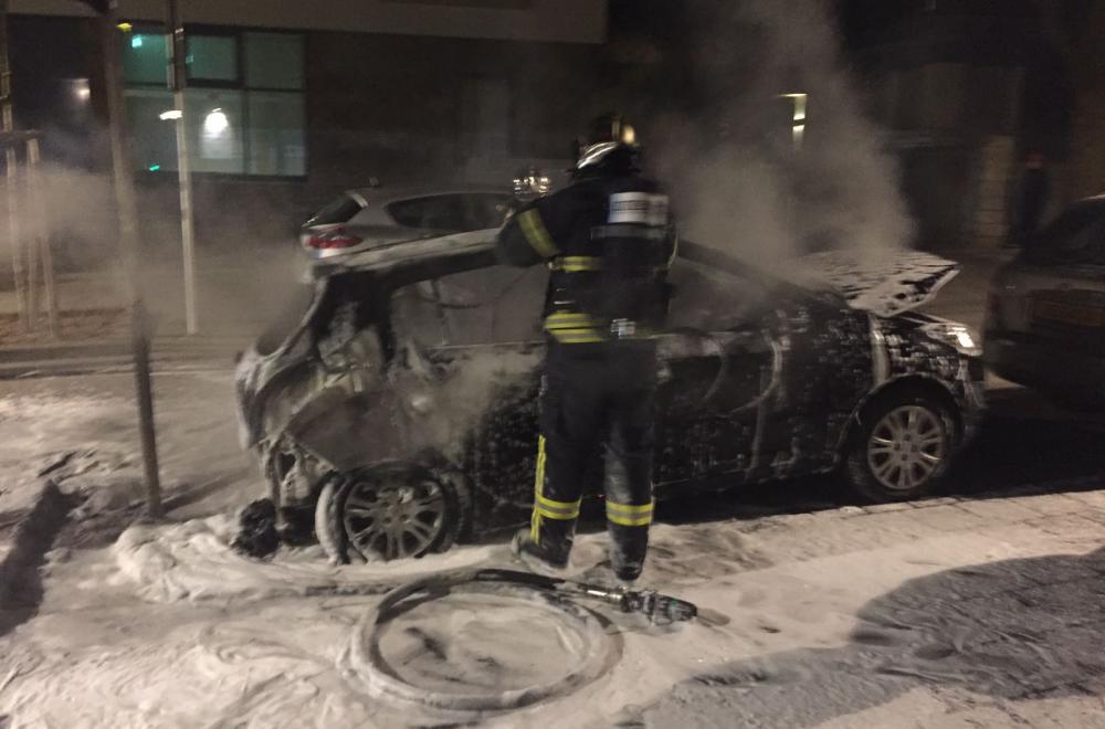 Autobrand in Escher Wohnviertel