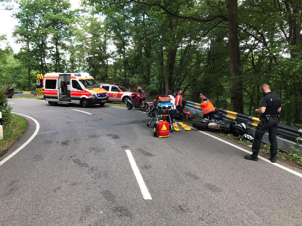 Zwei Biker schwer verletzt