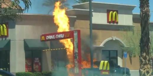 Cola, Big Mac und einen Schlauch