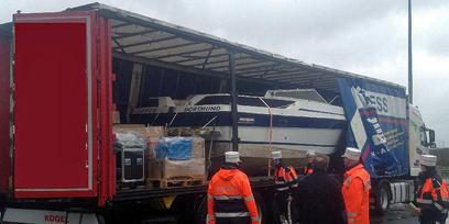 Schnellboot im LKW 