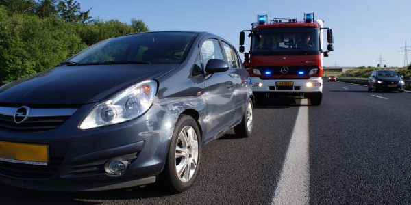 Auto gegen Leitplanke