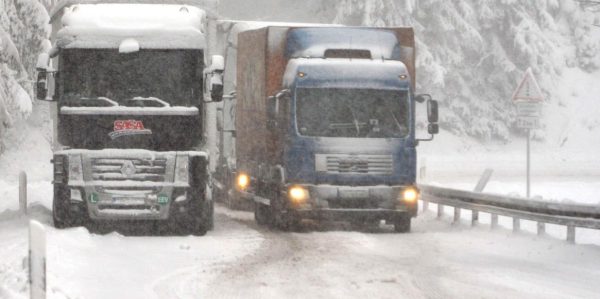 Kommt der Schnee, steht der LKW