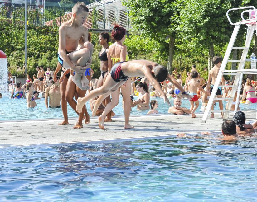 Ins Freibad am besten über die Grenze