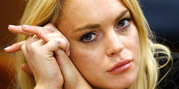 Lindsay Lohan kommt zu spät zum Dienst